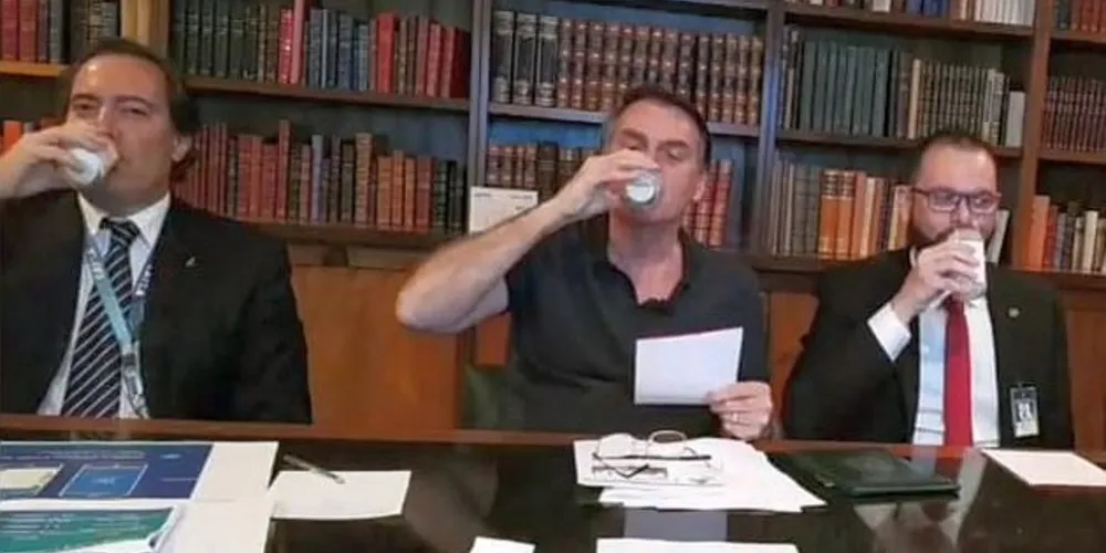 Durante o desafio, Bolsonaro enviou um recado especial aos trabalhadores do campo. “Vamos brindar aqui o nosso produtor rural, todo o pessoal do setor leiteiro do Brasil”, disse o presidente Bolsonaro.