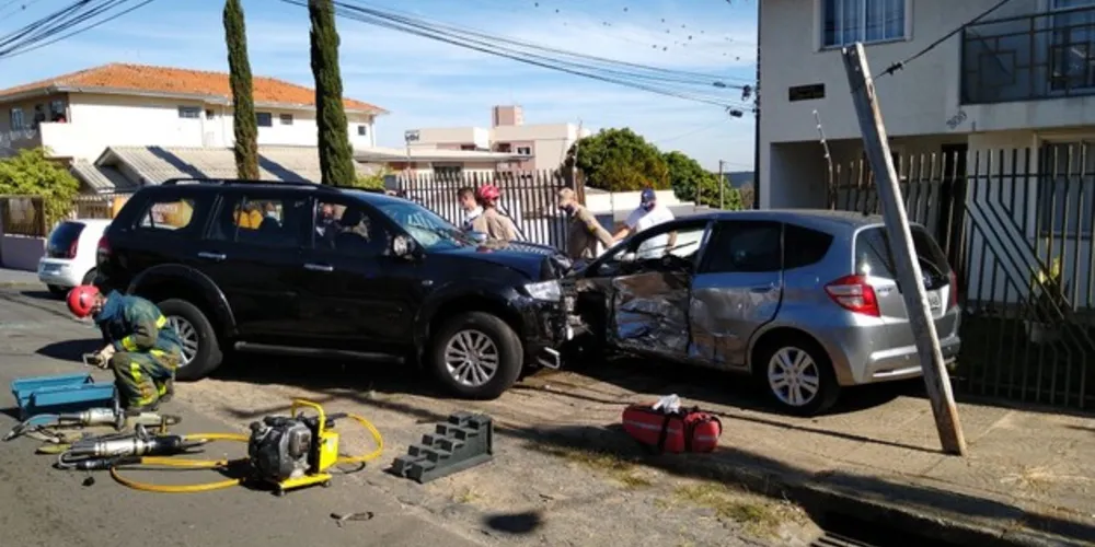 Acidente ocorreu por volta das 13h10
