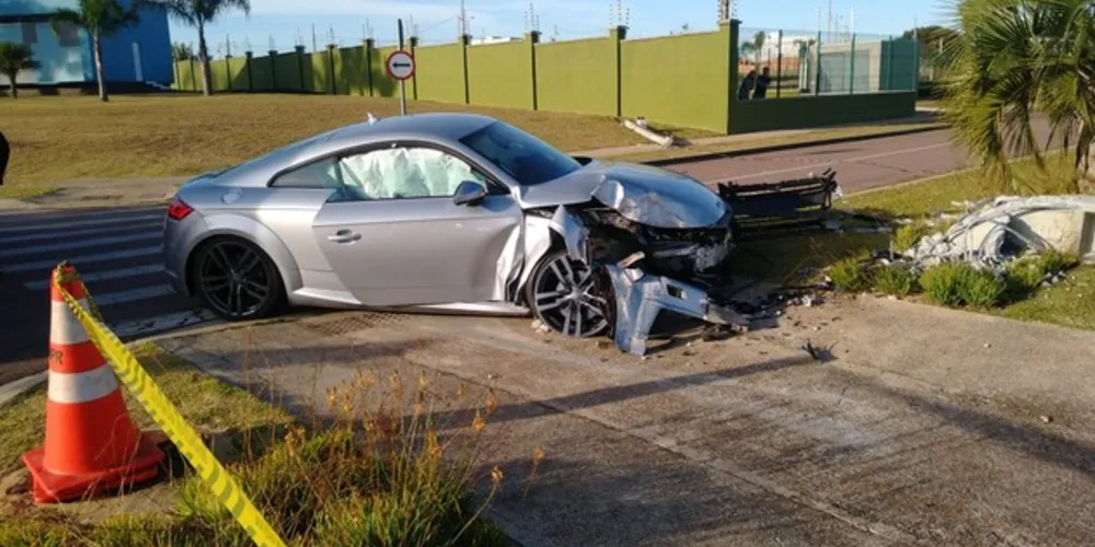 Colisão aconteceu na tarde deste sábado (30)