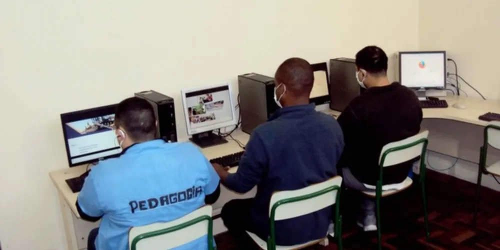 Os cursos são tecnólogos e têm duração de dois anos.