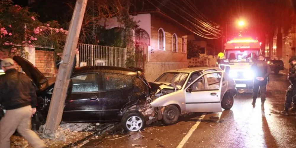 Acidente na noite de segunda-feira deixou uma pessoa ferida no centro da cidade