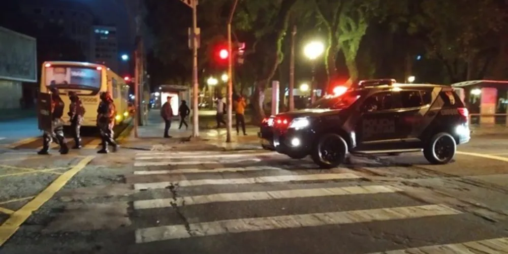 Protesto contra o racismo terminou com atos de vandalismo na capital paranaense