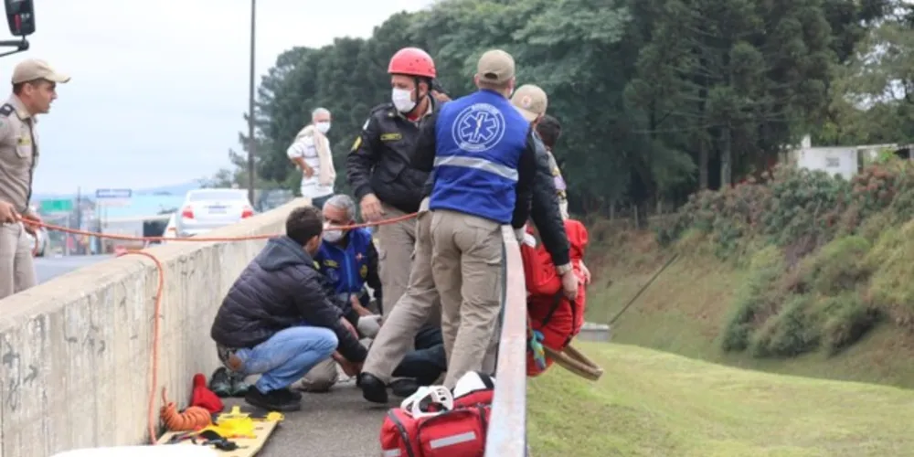 Ação rápida e pontual dos bombeiros e socorristas evitou uma tragédia em Ponta Grossa
