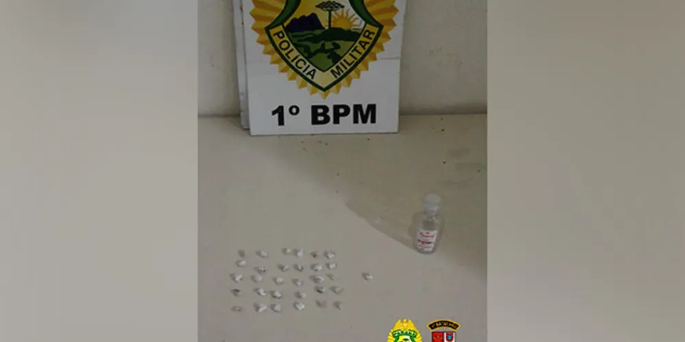 Droga estava escondida em frasco encontrado com o suspeito durante a abordagem