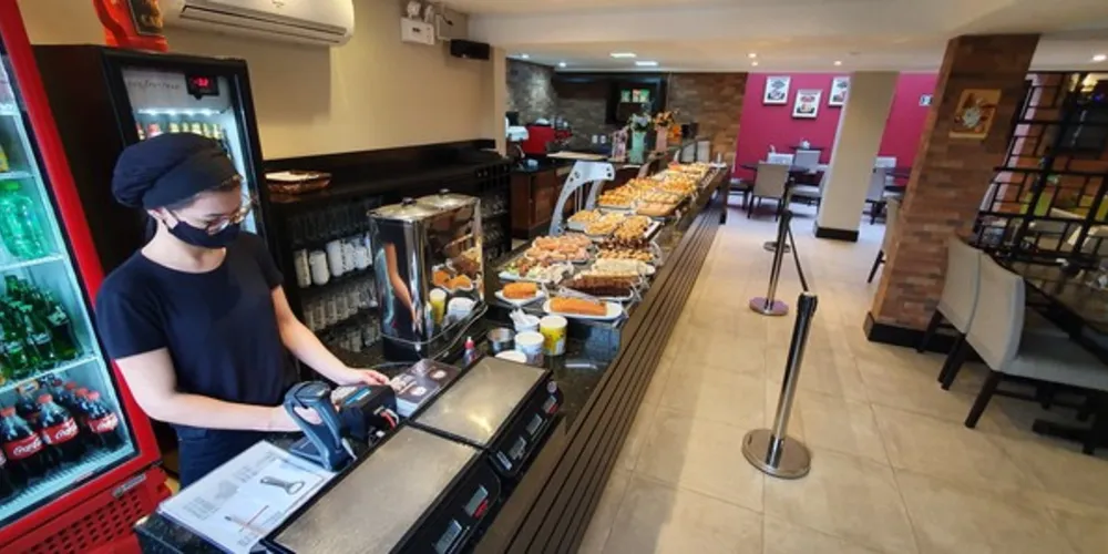 A Panificadora e Confeitaria da Maria é referência em produtos para quem procura aquele pão quentinho logo no início da manhã ou no final da tarde. O estabelecimento localizado na Avenida General Carlos Cavalcanti também trás uma grande aposta que é um andar exclusivo para refeições no local
