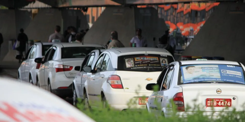 Decreto publicado hoje, pela Prefeitura, expande atividades de vans e táxis em Ponta Grossa