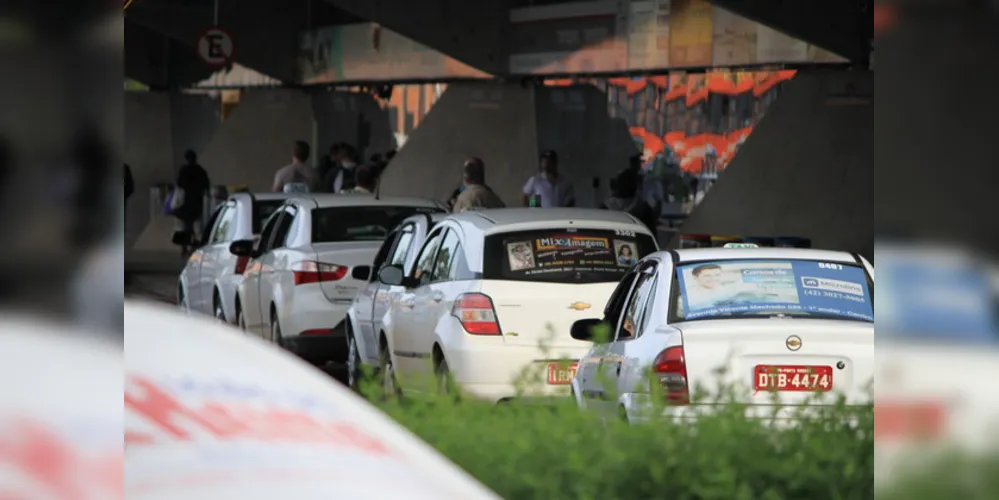 Decreto publicado hoje, pela Prefeitura, expande atividades de vans e táxis em Ponta Grossa