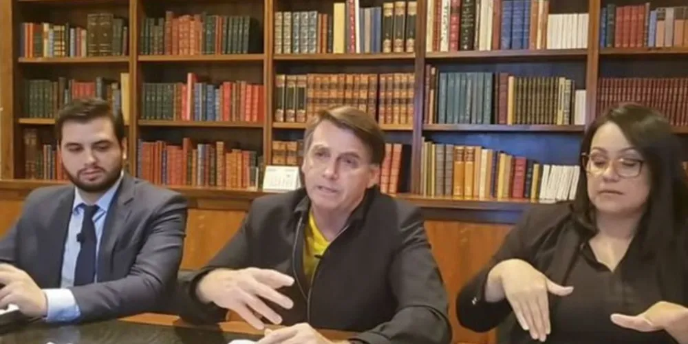 A informação foi dada pelo presidente durante sua live semanal