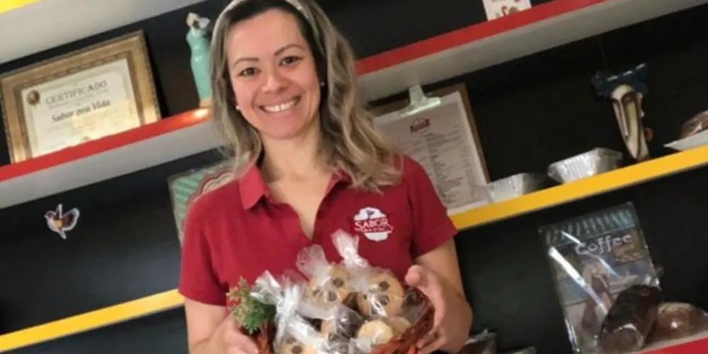 Empresária lança e-book com 20 receitas de doces e salgados, além de cinco receitas de sucos