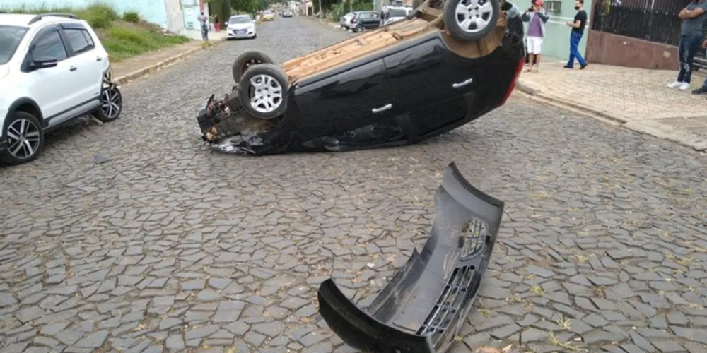 Acidente aconteceu nesta sexta-feira (5) na Rua Michel Laidane