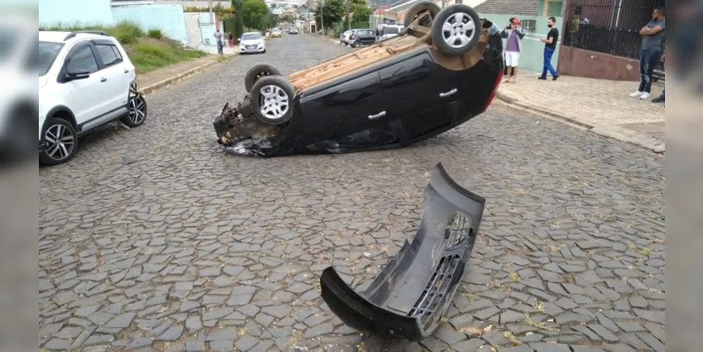 Acidente aconteceu nesta sexta-feira (5) na Rua Michel Laidane