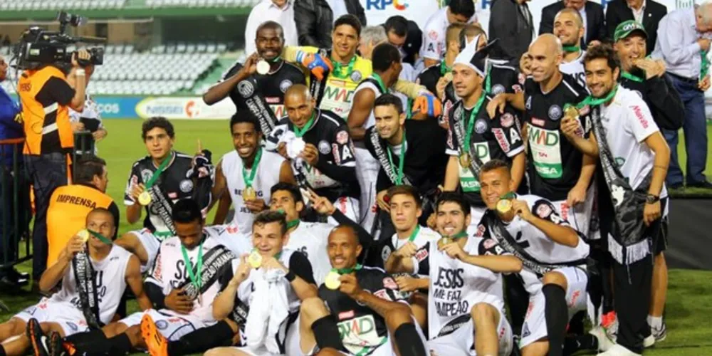 Fantasma venceu o Coritiba em pleno Couto Pereira e ergueu a taça do Paranaense