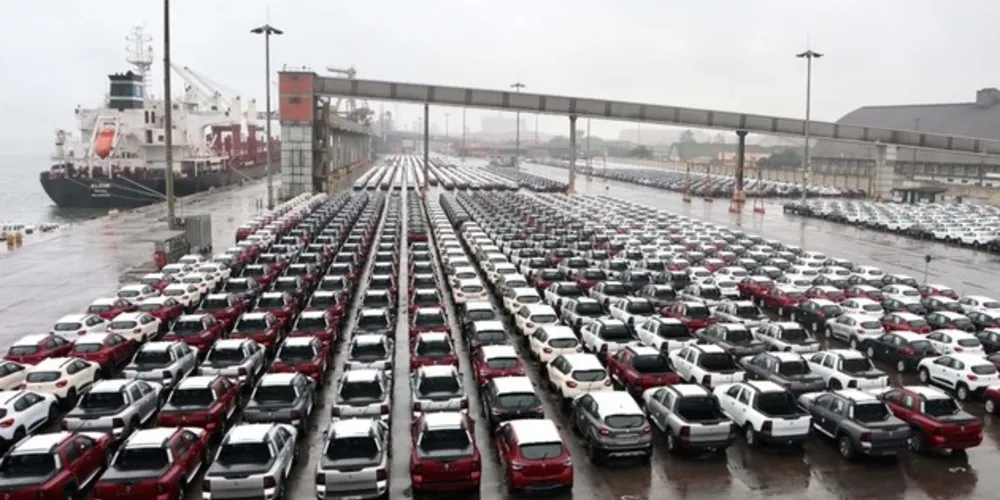  O porto paranaense receberá, nas próximas semanas, seis navios para exportar automóveis produzidos no Estado.