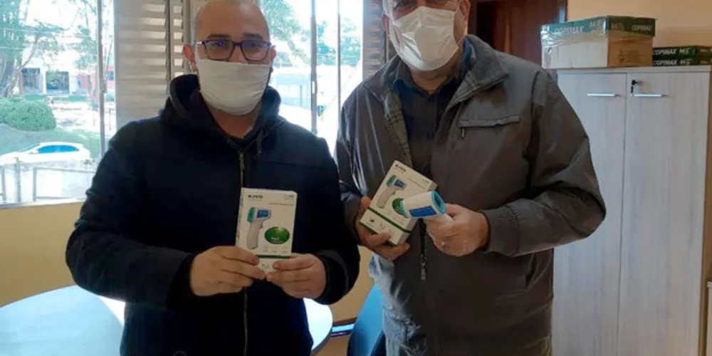 O termômetro apresenta a tela de cristal líquido de grande tamanho do LCD, alto brilho com luz de fundo, tela nítida e suave, tornando a leitura clara e fácil.