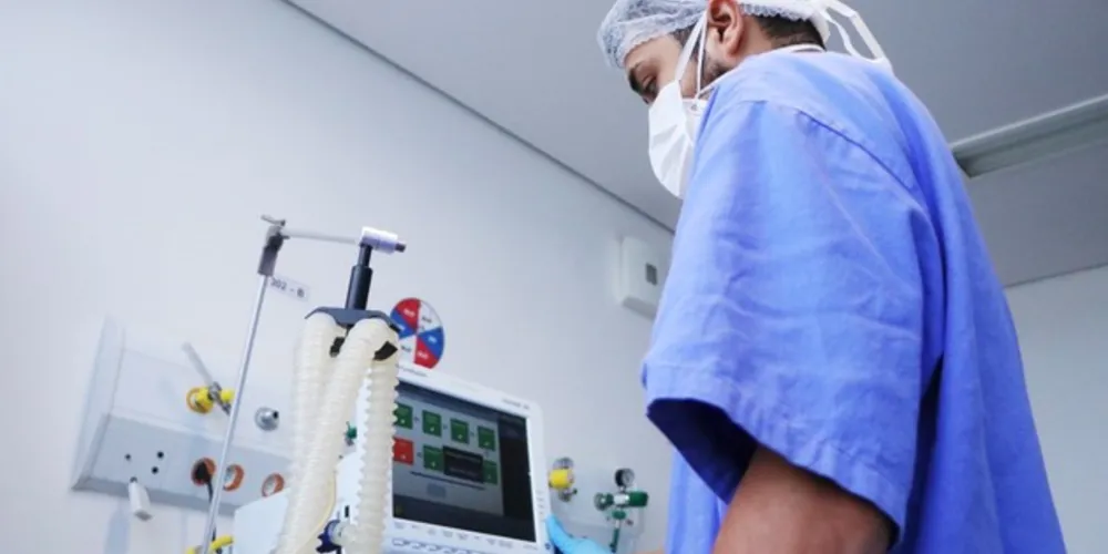 Novas UTIs fora, instaladas no Hospital Universitário para aumentar a capacidade de atendimento