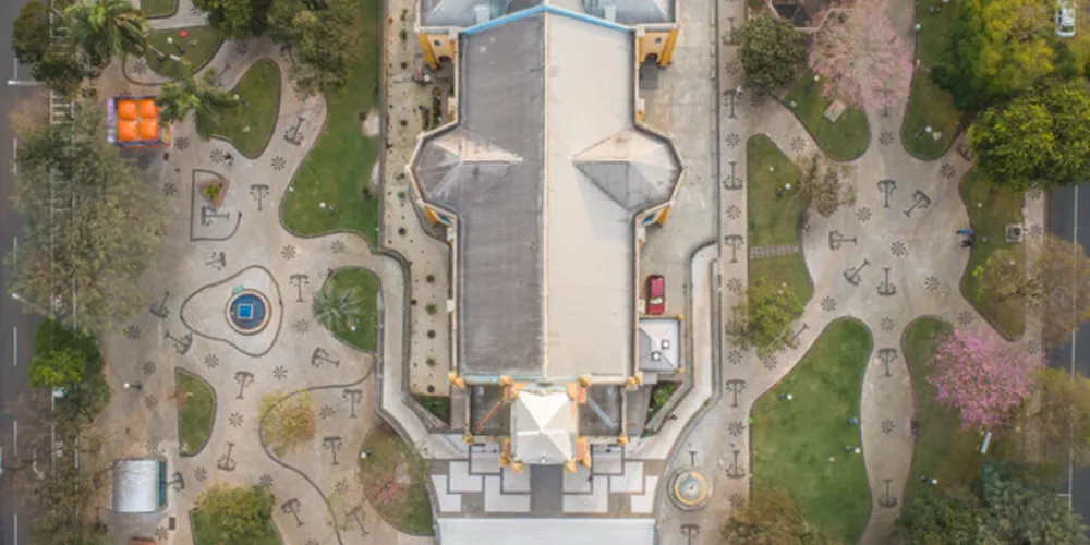 Igreja dos Polacos se localiza na Praça Barão de Guaraúna, na área central de Ponta Grossa