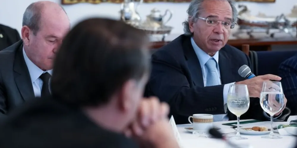 Paulo Guedes anunciou hoje (9) que o governo federal criará um programa de renda mínima