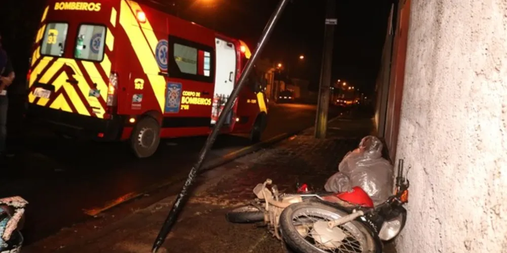 Imagem ilustrativa da imagem Em PG, entregador sofre queda após fugir de abordagem da PM