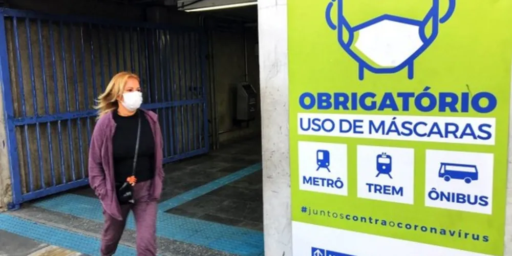 Quem descumprir a norma estará sujeito a multa a ser definida pelo ente federado, mas o texto prevê como circunstâncias agravantes a reincidência ou cometer a infração em ambiente fechado
