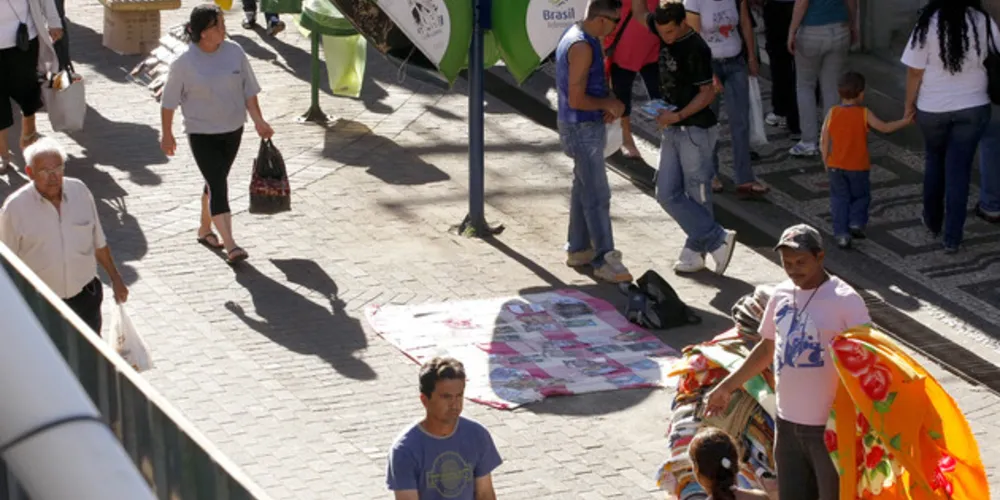 O comércio funcionará nesta quinta-feira entre às 10 horas às 16 horas