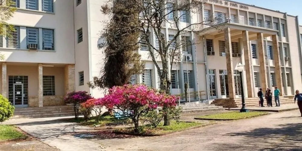 Durante reunião, o reitor afirmou que será solicitada a renovação de todos os contratos para que os docentes colaboradores sigam na universidade