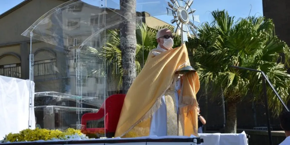 O trajeto da Santa Eucaristia se iniciou na igreja São José
