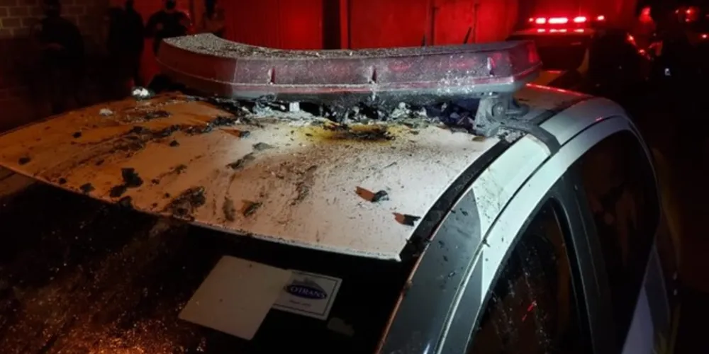 Quatro pessoas foram presas por promover a festa e por tentar agredir os policiais