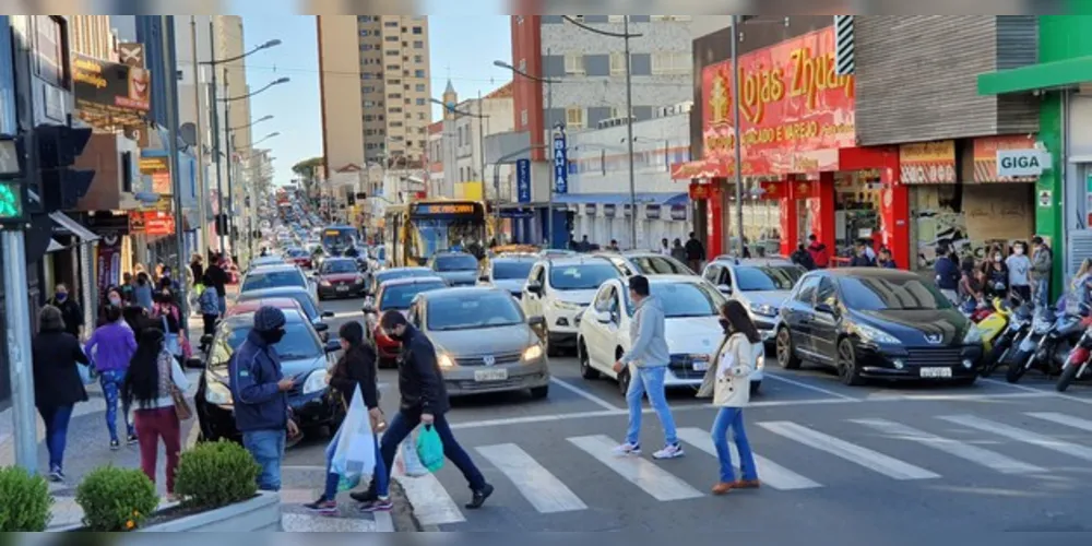 Comércio de rua tem novas regras de funcionamento a partir desta segunda