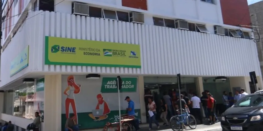 Diretor da Agência do Trabalhador de Ponta Grossa, John Elvis Ramalho, comenta que a procura do benefício do Seguro Desemprego está constante