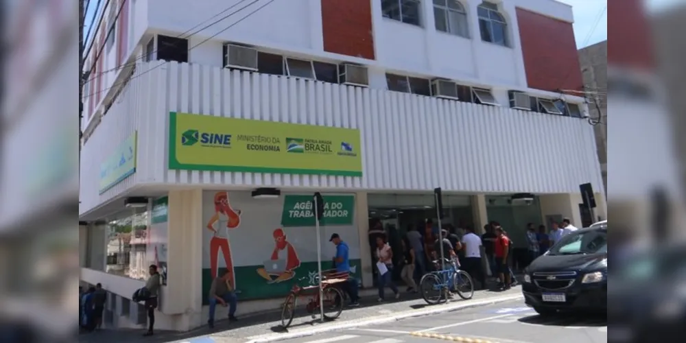 Diretor da Agência do Trabalhador de Ponta Grossa, John Elvis Ramalho, comenta que a procura do benefício do Seguro Desemprego está constante