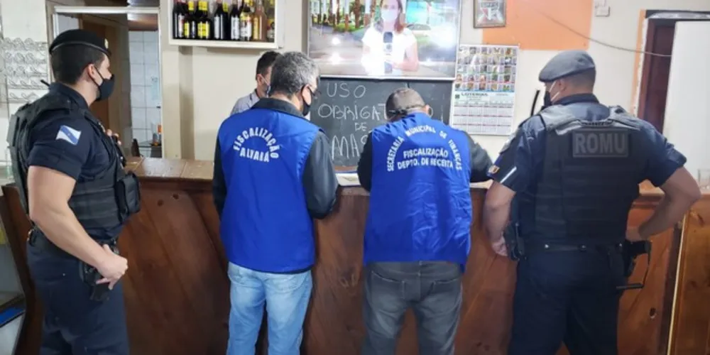 A operação é resultado de uma ação conjunta do Departamento de Alvará, da Secretaria da Fazenda, com a Guarda Municipal.