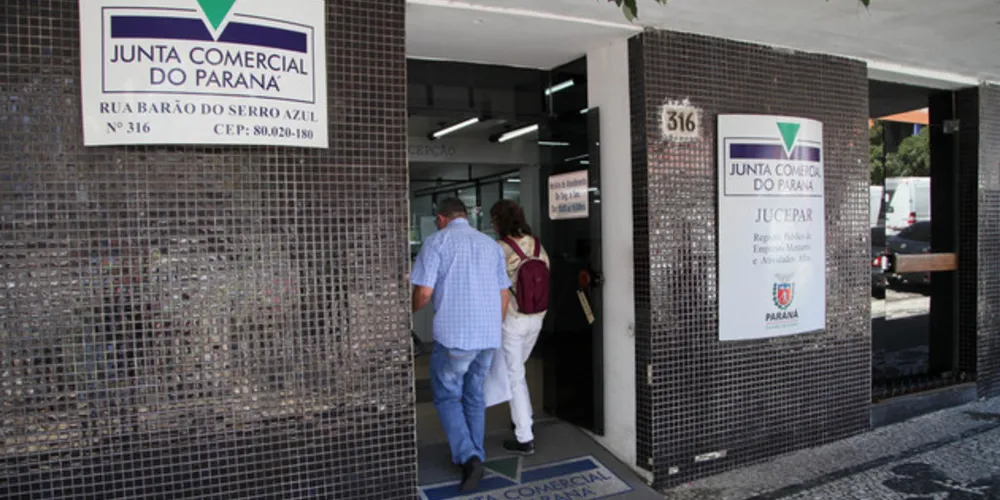 Programa Descomplica, agilidade dos serviços digitais da Junta Comercial do Paraná e o negócio próprio como opção para quem perdeu emprego explicam o desempenho.
