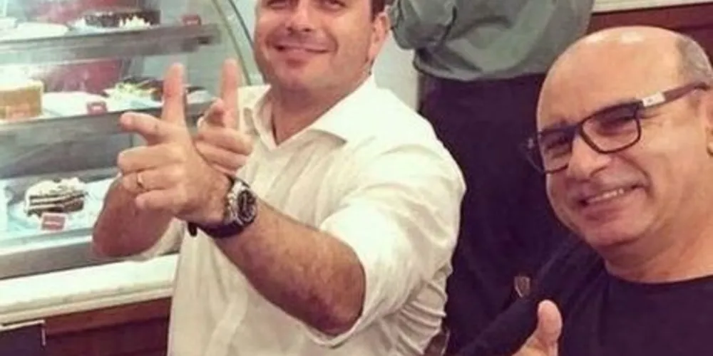 Ex-assessor de Flávio Bolsonaro foi encontrado em sítio do advogado Frederick Wassef