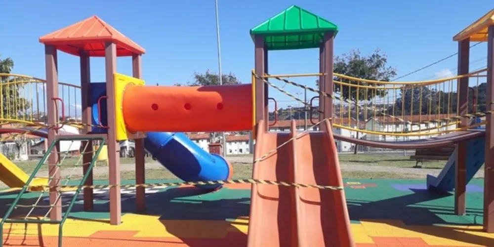 Academias ao ar livre, quadras e parquinhos infantis estão interditados