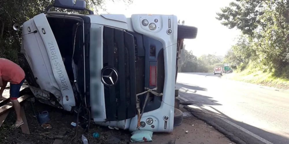 Passageira foi levada ao hospital de Arapoti com lesões graves, com risco à vida