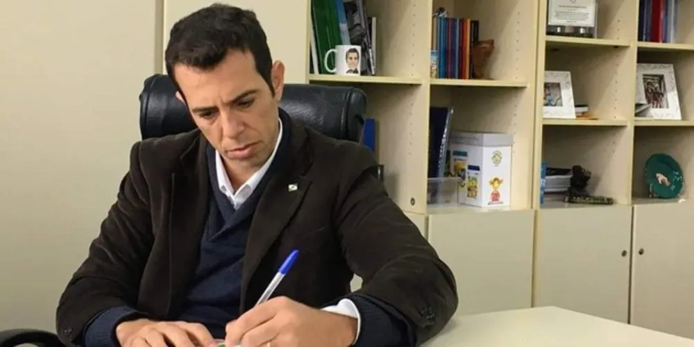 Feder é mestre em Economia e foi professor da Educação de Jovens e Adultos de matemática por dez anos 
