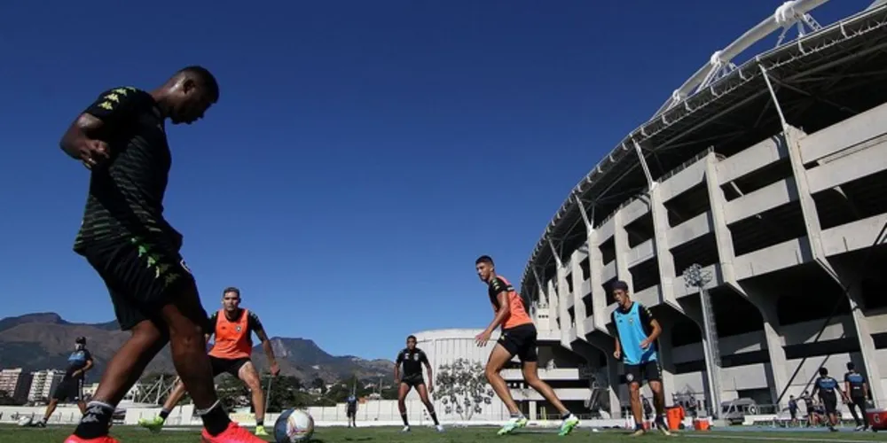 Os atletas que testaram positivo começaram a treinar de forma online.