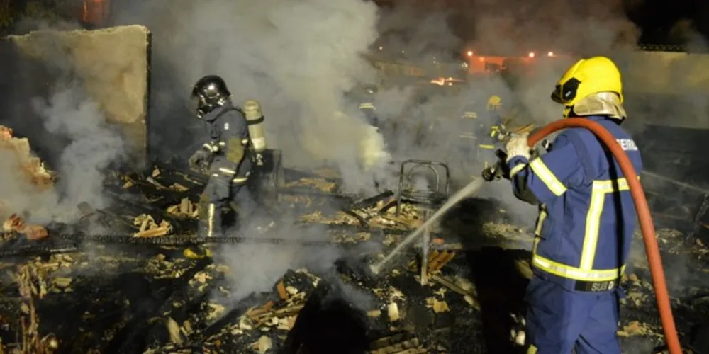 Imagem ilustrativa da imagem Incêndio destrói residência no Jd. Ponta-grossense