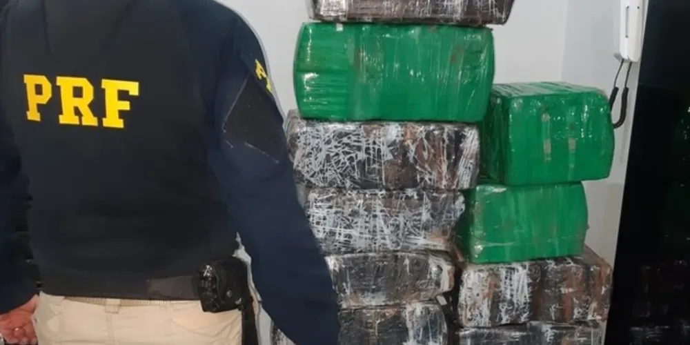 O veículo e a droga apreendida foram encaminhados à Polícia Civil de Irati