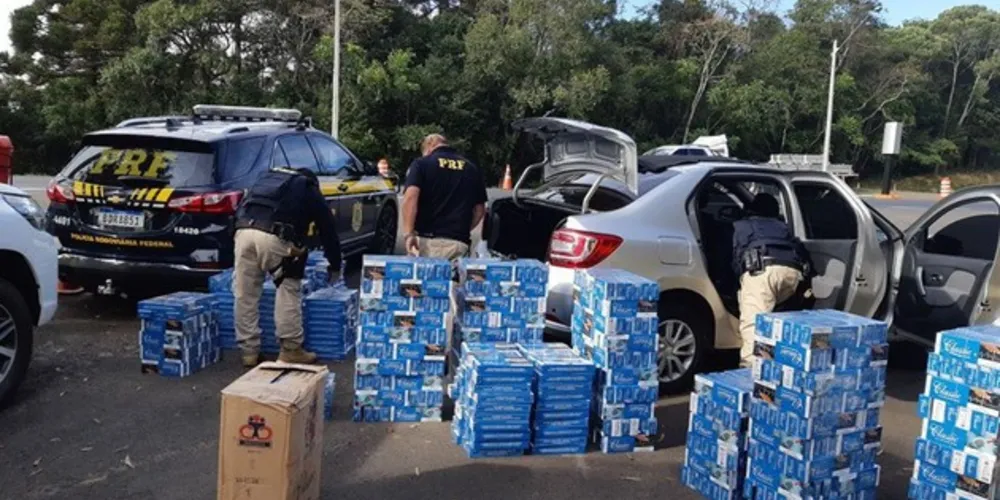 A Polícia Rodoviária Federal (PRF) apreendeu, na manhã desta terça (23), 11,5 mil carteiras de cigarros contrabandeados na BR-376, em Tibagi. 