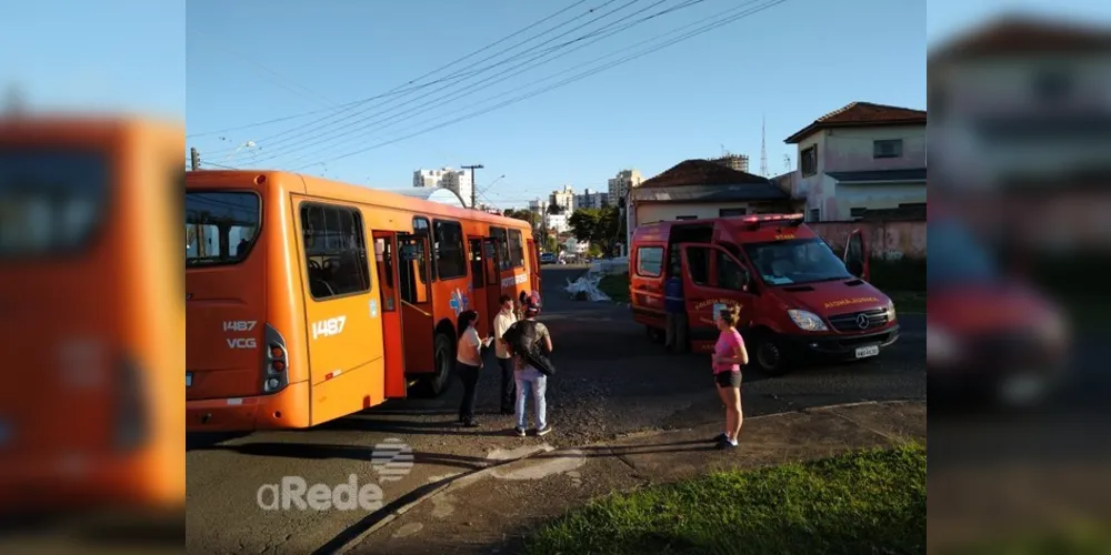 Imagem ilustrativa da imagem Acidente envolve carro e ônibus no Jardim Carvalho