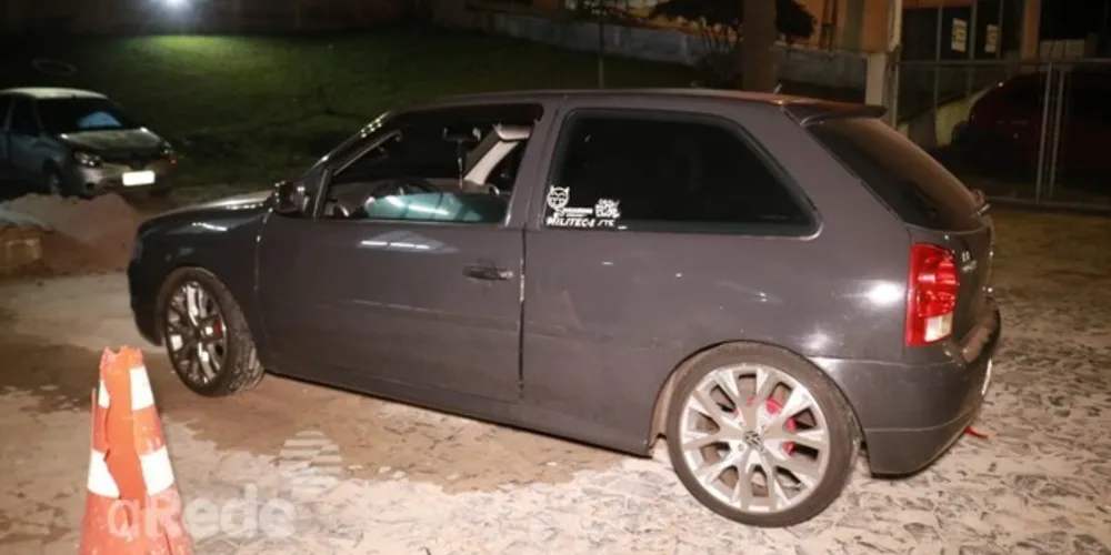 Carro foi recuperado e dois adolescentes foram detidos