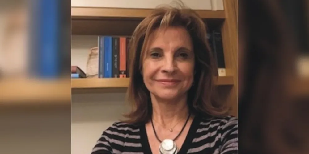 Rosana é formada em Letras Português-Francês pela Universidade Católica do Paraná