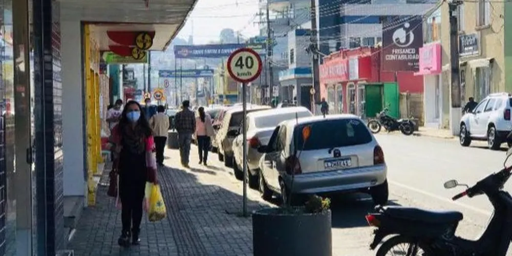 Cidade atravessa um aumento constante no número de casos da Covid-19. Decretos foram publicados nesta semana.