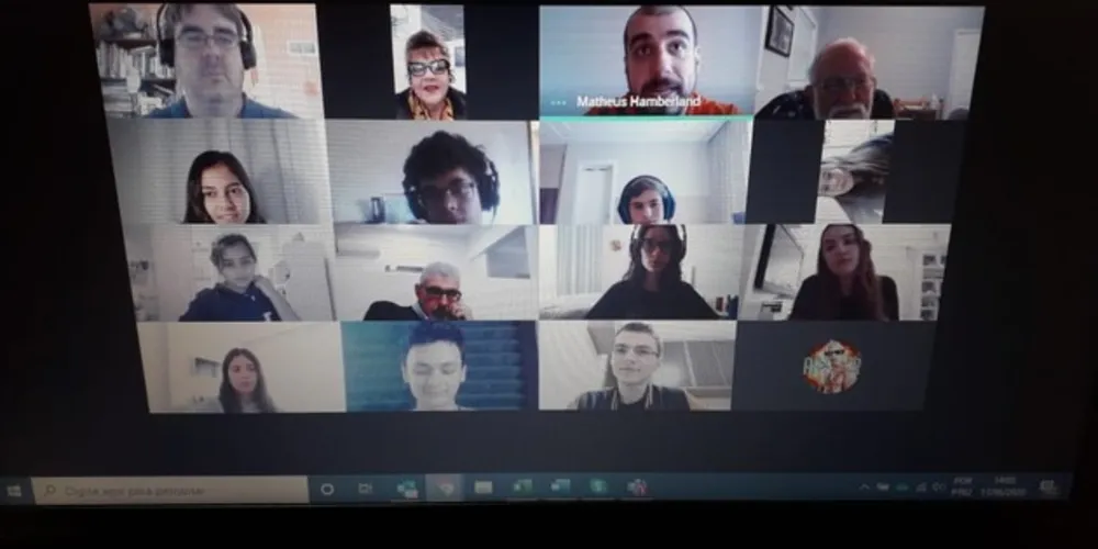 Todos os alunos participaram ativamente, questionando e colocando suas opiniões.