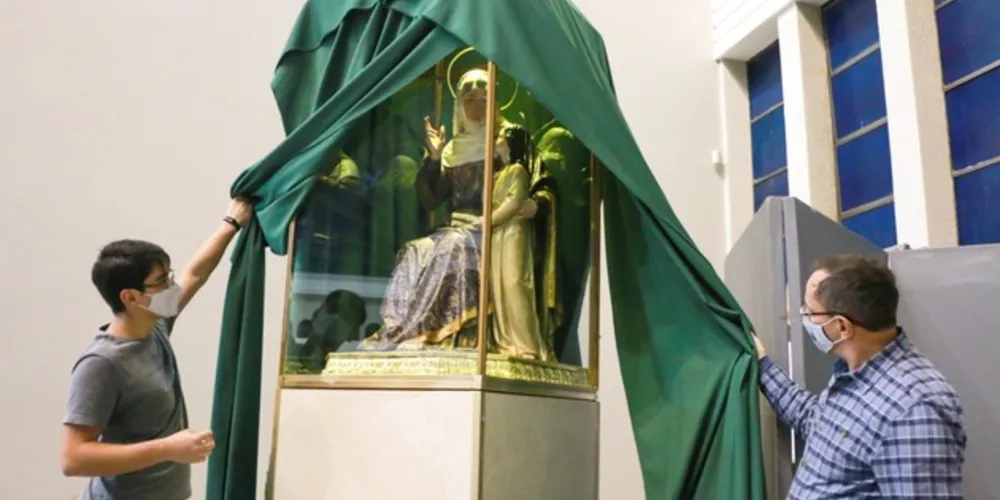 Padre Ivan e Bruno: surpresa para os paroquianos
