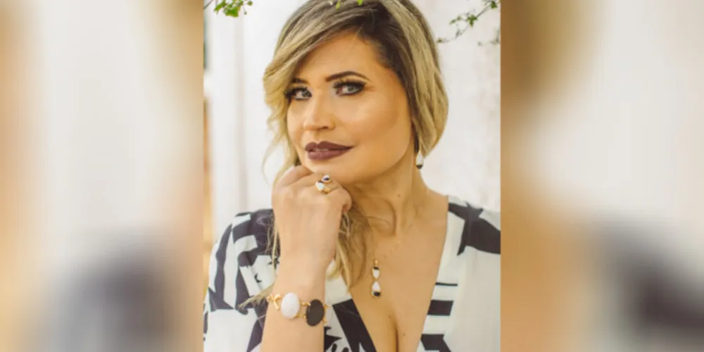 ELISÂNGELA JANUÁRIO - Nossa diva do mês é o tipo de mulher que traz na sua presença física um resumo de sua personalidade; linda, forte e vibrante, nossa convidada para o RC Entrevista do Mês é realizada na vida profissional e familiar