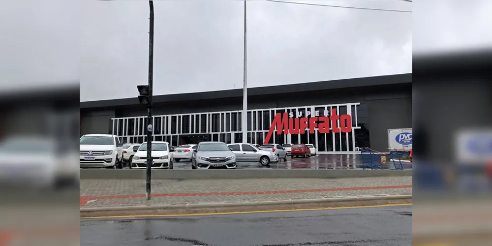A fachada do Super Muffato Olarias tem novo design, seguindo as mais novas tendências arquitetônicas do setor