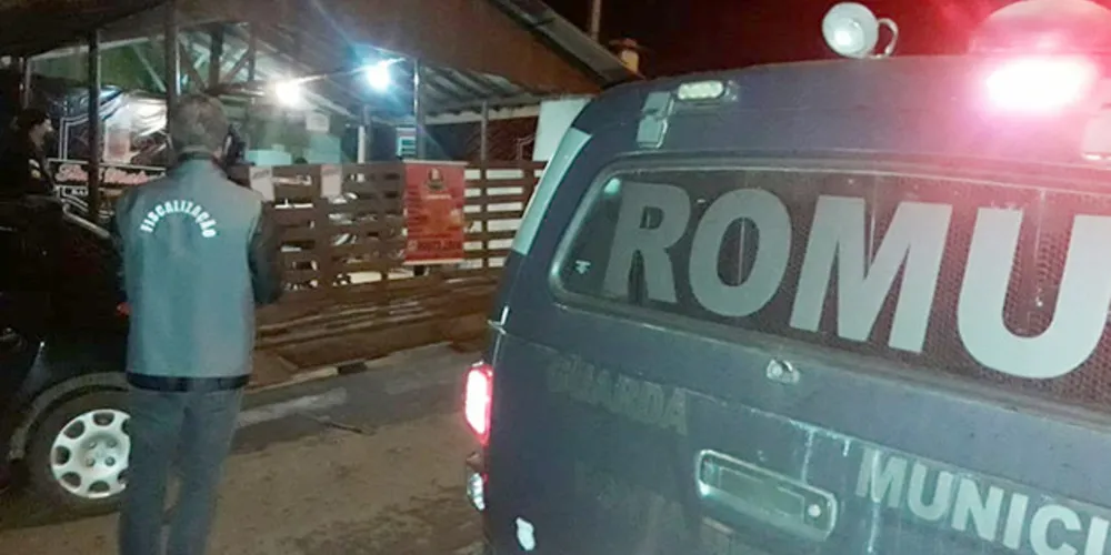 Na noite de sábado, sete estabelecimentos foram multados por descumprirem decreto