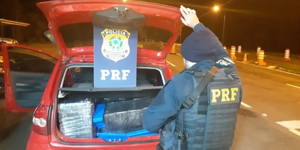 Grande quantia de drogas seria levada até Florianópolis, segundo o motorista